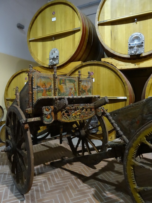 Wóz, jakich niegdyś używano do transportu Marsali do portu